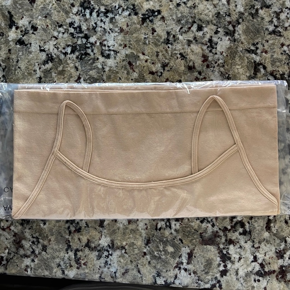 Skinnytees seemless Cami. NWT
Size: One Size (fits most 0-14)